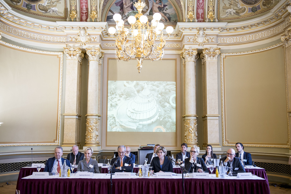 Kulturkreis-Mitglieder im ZKM Karlsruhe, Jahrestagung 2015 © Felix Grünschloss Kulturkreis-Mitglieder im ZKM Karlsruhe, Jahrestagung 2015 © Felix Grünschloss